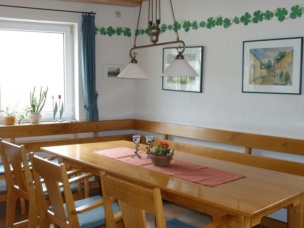 Weingut-Brennerei-Gaestehaus Emil Dauns Reil Kamer foto